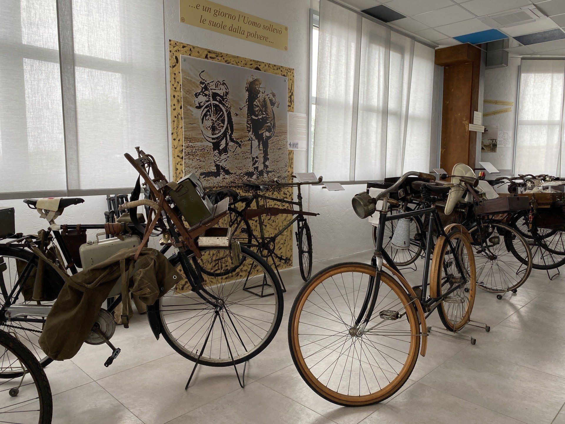 biciclette militari d'epoca con telaio nero