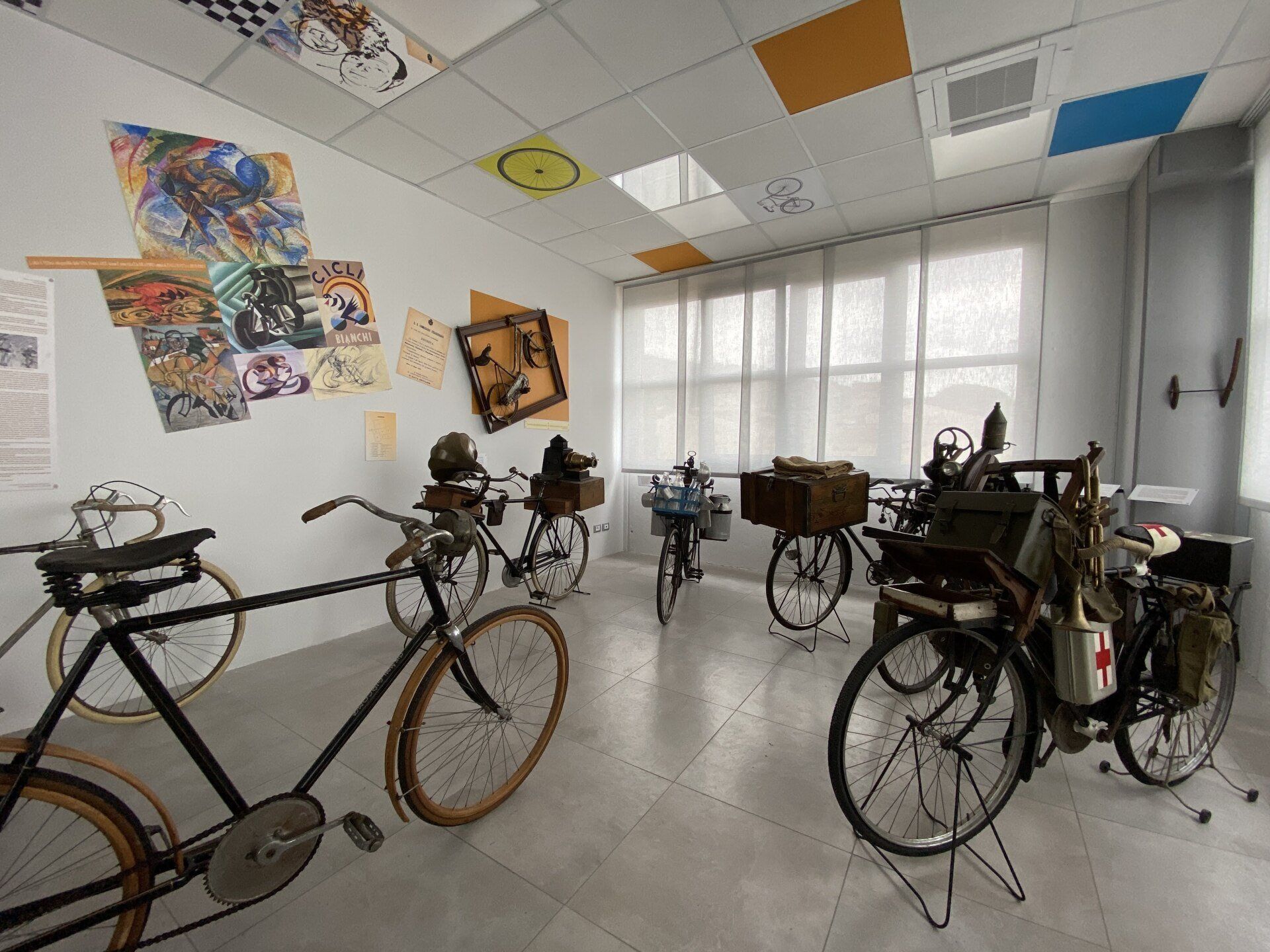 mostra museale sulle biciclette d'epoca in ferro