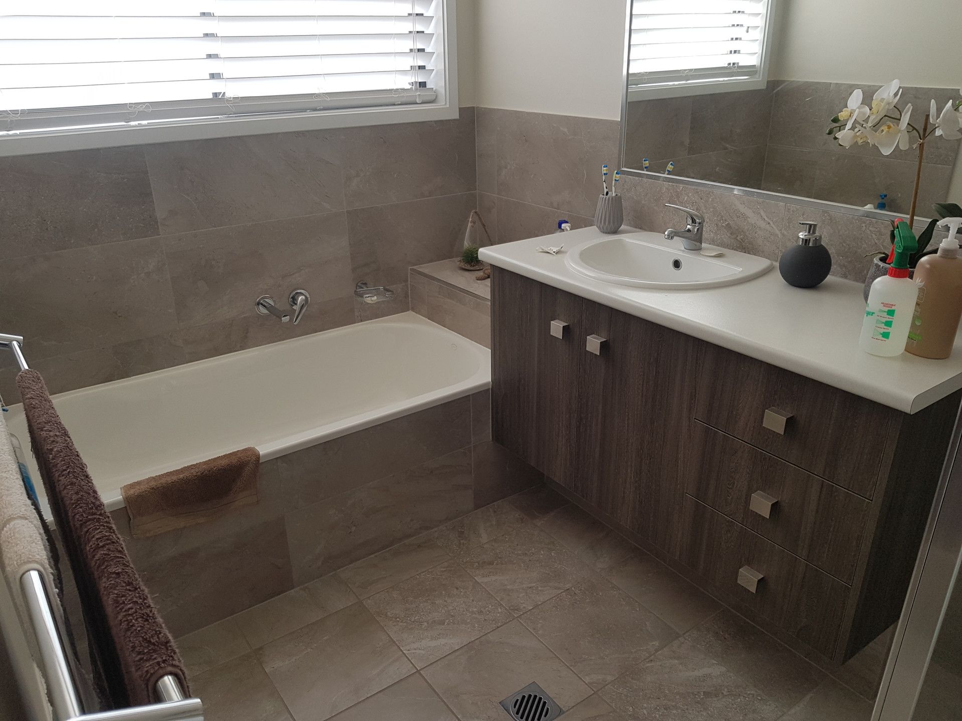 A bathroom with a bathtub , sink and mirror. — Nicho's Home Maintenance In Tamworth, NSW