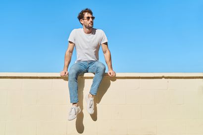 Uomo vestito casual