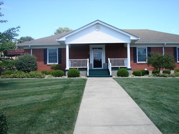 Brooks Funeral Home Exterior Photo Frontal View