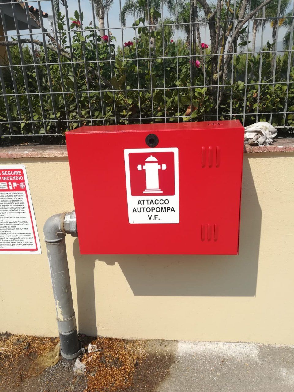 Dispositivo per l'attacco dell'autopompa