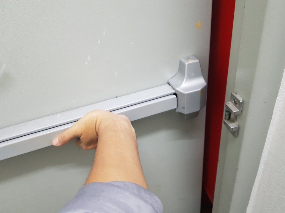 porta antipanico per la sicurezza antincendio