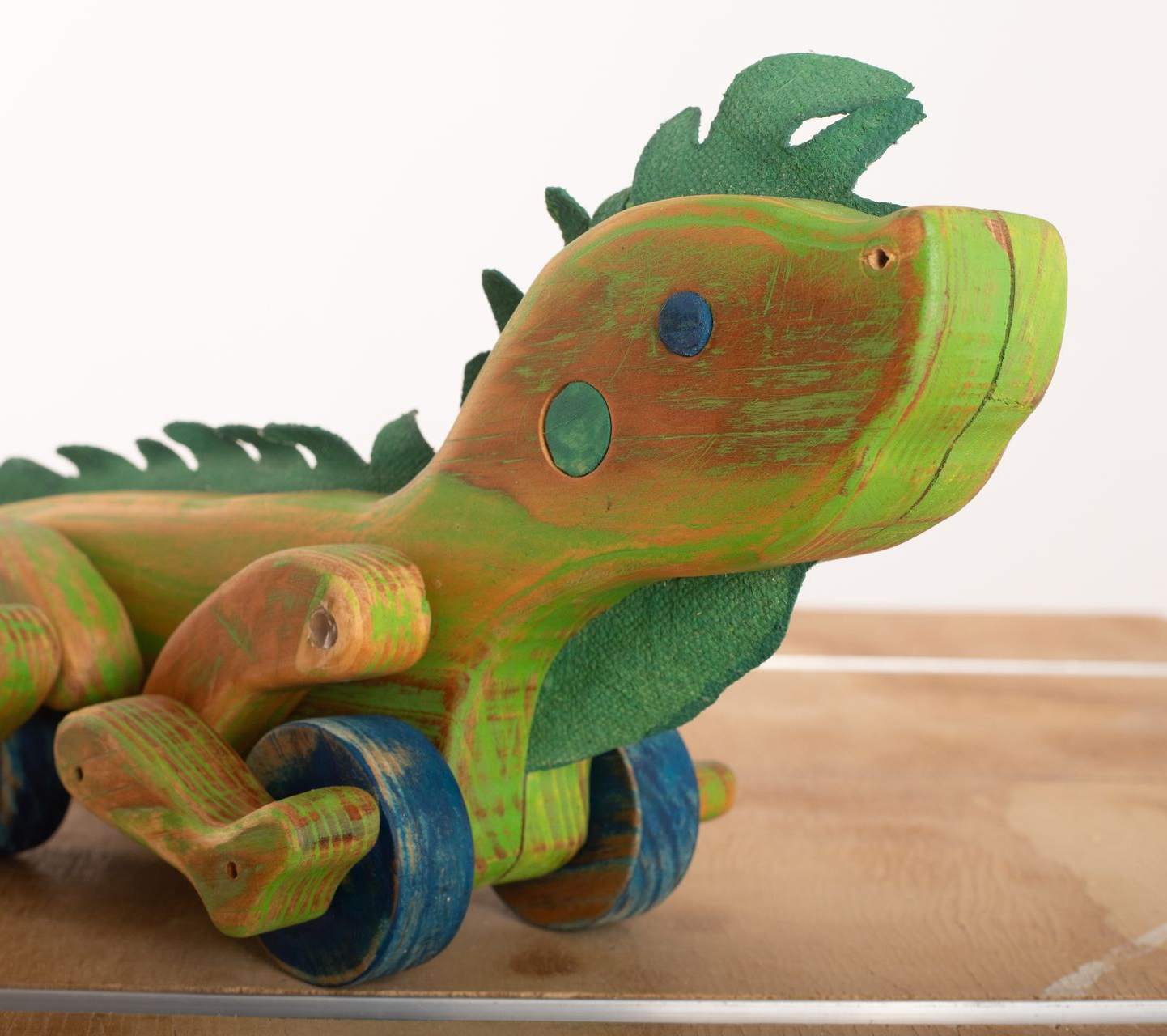 SOLDACHI Ito iguana toy