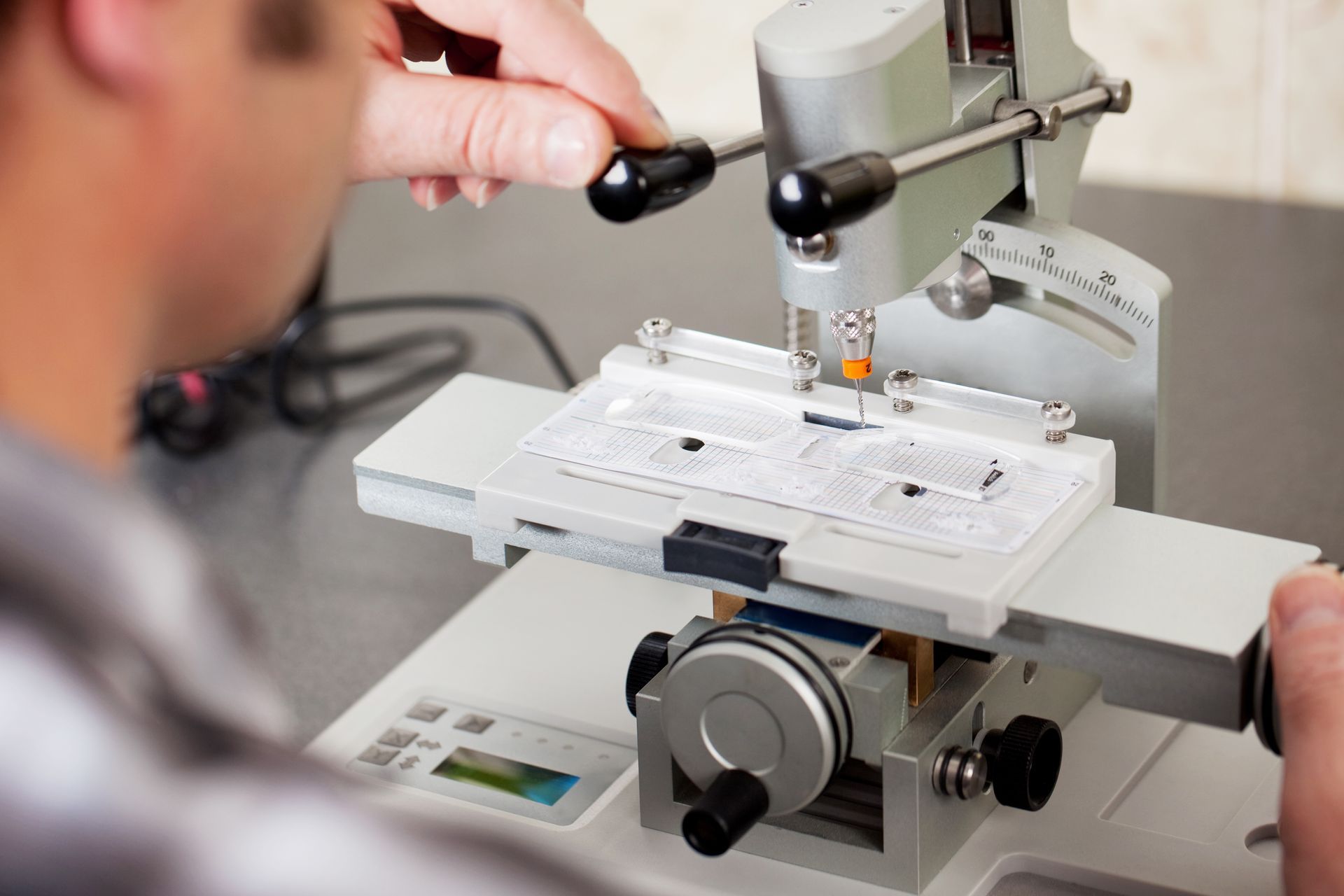 Eyeglasses lens repair