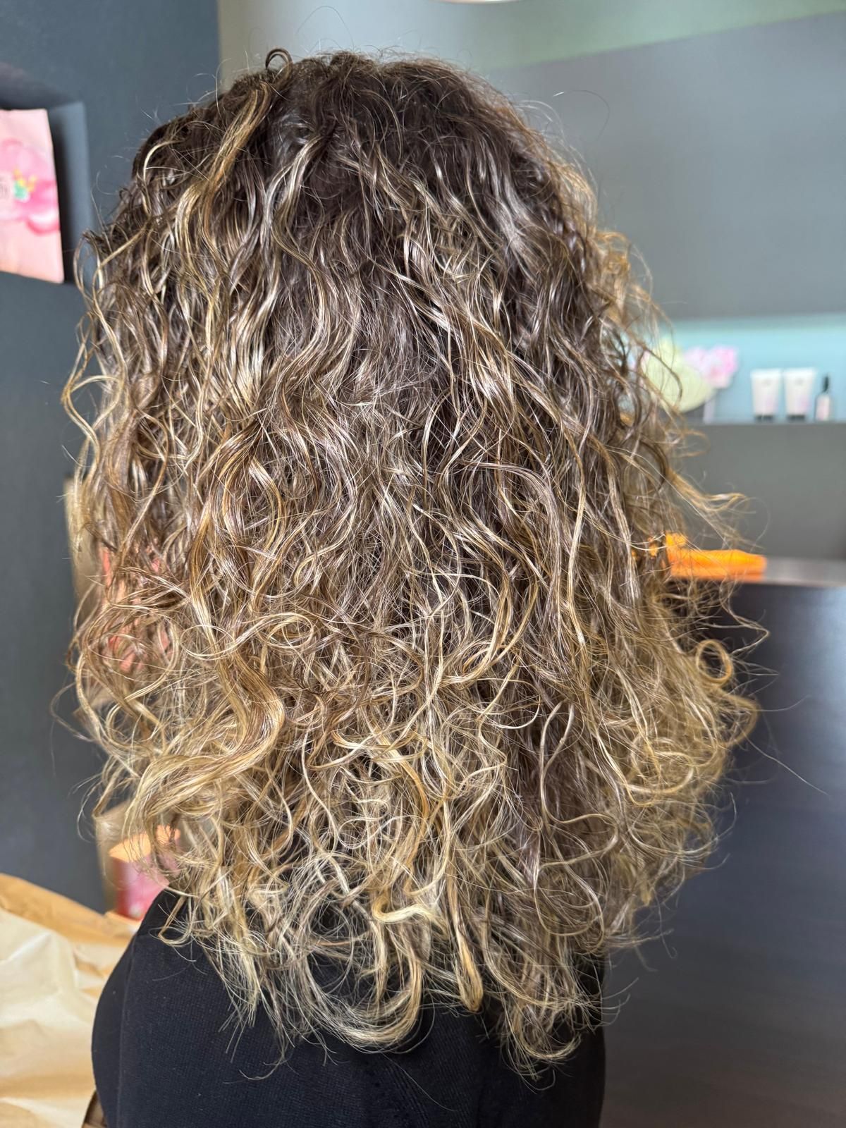 capelli ricci castano caldo