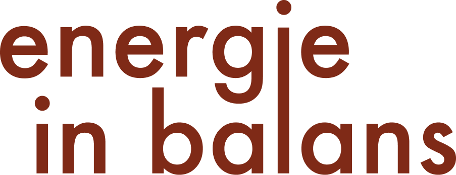Op een witte achtergrond wordt een logo voor energie in balans getoond.