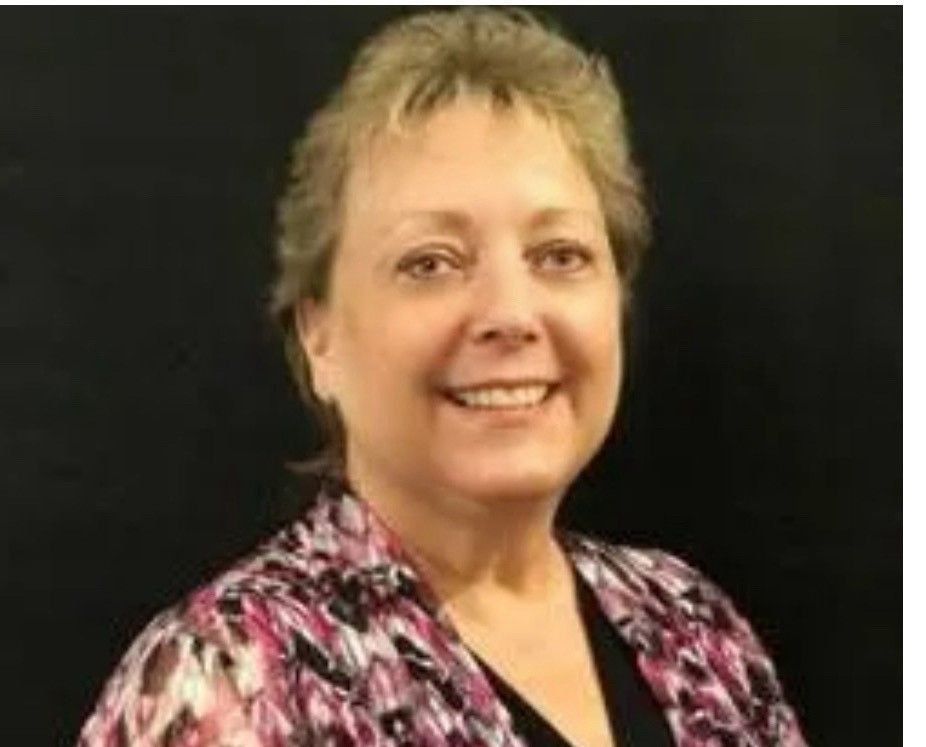 Suzie James