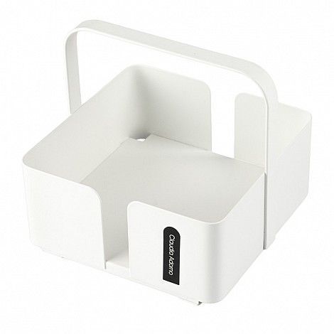 Organizador metálico blanco con asa y compartimentos para almacenamiento.