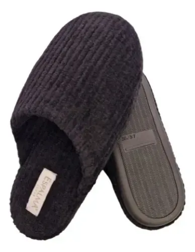 Pantuflas de casa de color gris oscuro