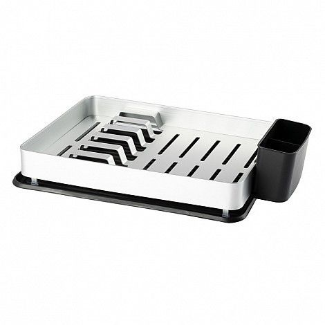 Escurridor de platos con zona de secado plateada, base negra y soporte para utensilios.