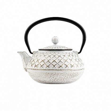 Tetera de hierro fundido blanca con asa y pomo de tapa negros.