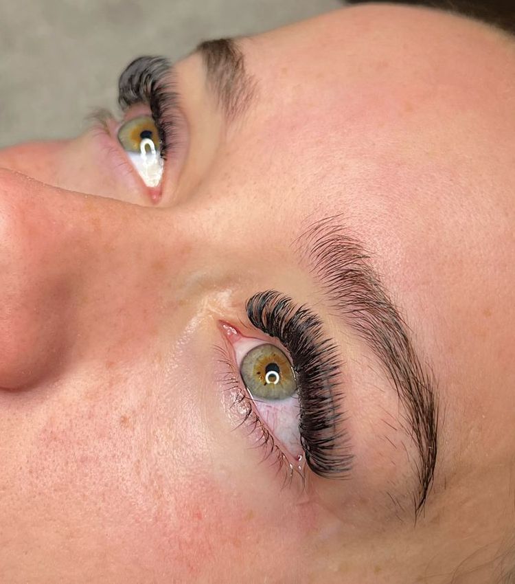 wimperextensions apparance etten-leur wimperstyliste russian naturel  volume one by one extensions Breda 