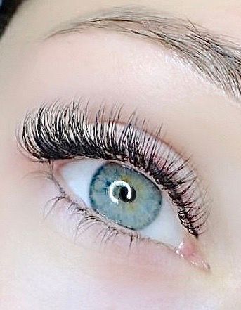 wimperextensions apparance etten-leur wimperstyliste russian naturel  volume one by one extensions Breda 