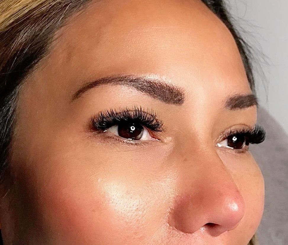 wimperextensions apparance etten-leur wimperstyliste russian naturel  volume one by one extensions Breda 