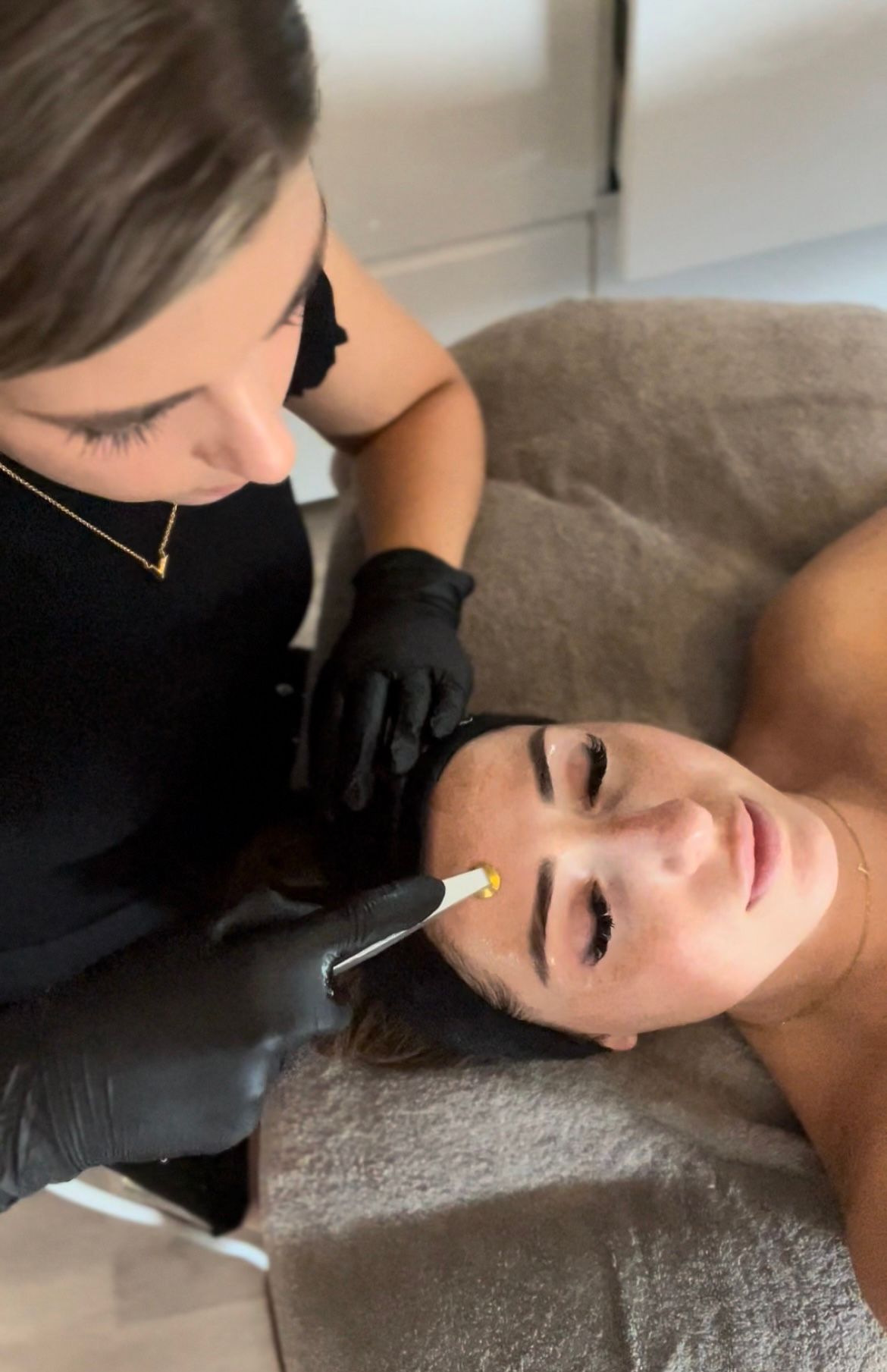 zuurstof apparaat oxyjet zuurstofbehandeling hyaluronzuur peelings dermapen apparance etten-leur breda glow stralende huid