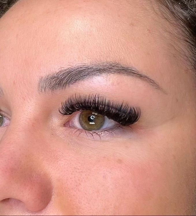 wimperextensions apparance etten-leur wimperstyliste russian naturel  volume one by one extensions Breda 