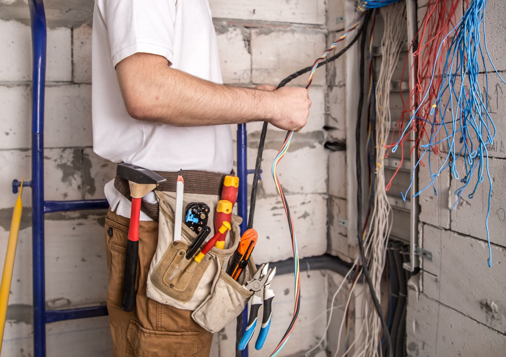 Residential electrician wiring a new home in Kelowna Residential electrician wiring a new home in Kelowna