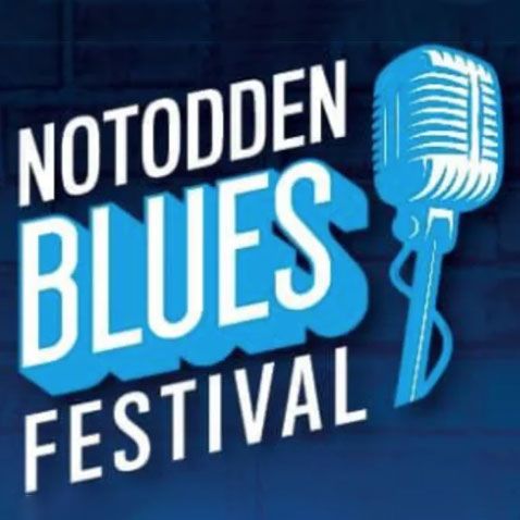 Logo du Notodden Blues Festival - texte incliné et microphone à l'ancienne en bleu