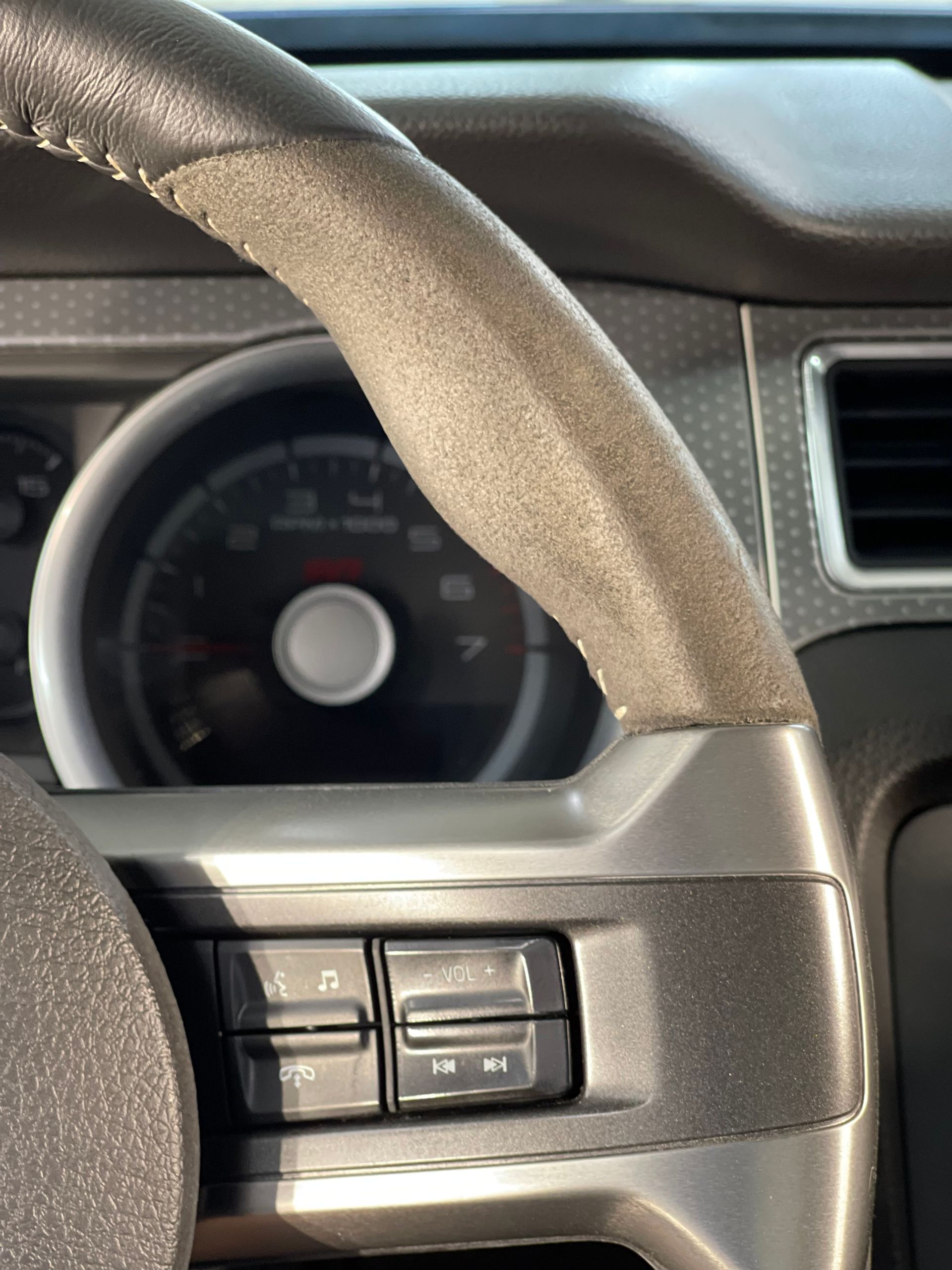 Before Steering Wheel Alcantara Ford Mustang GT 500