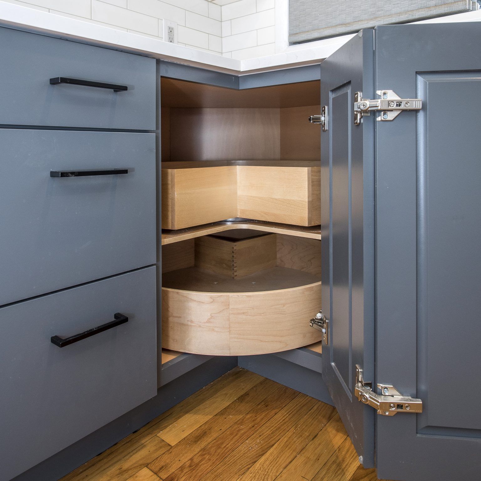 kitchen cabinet 
