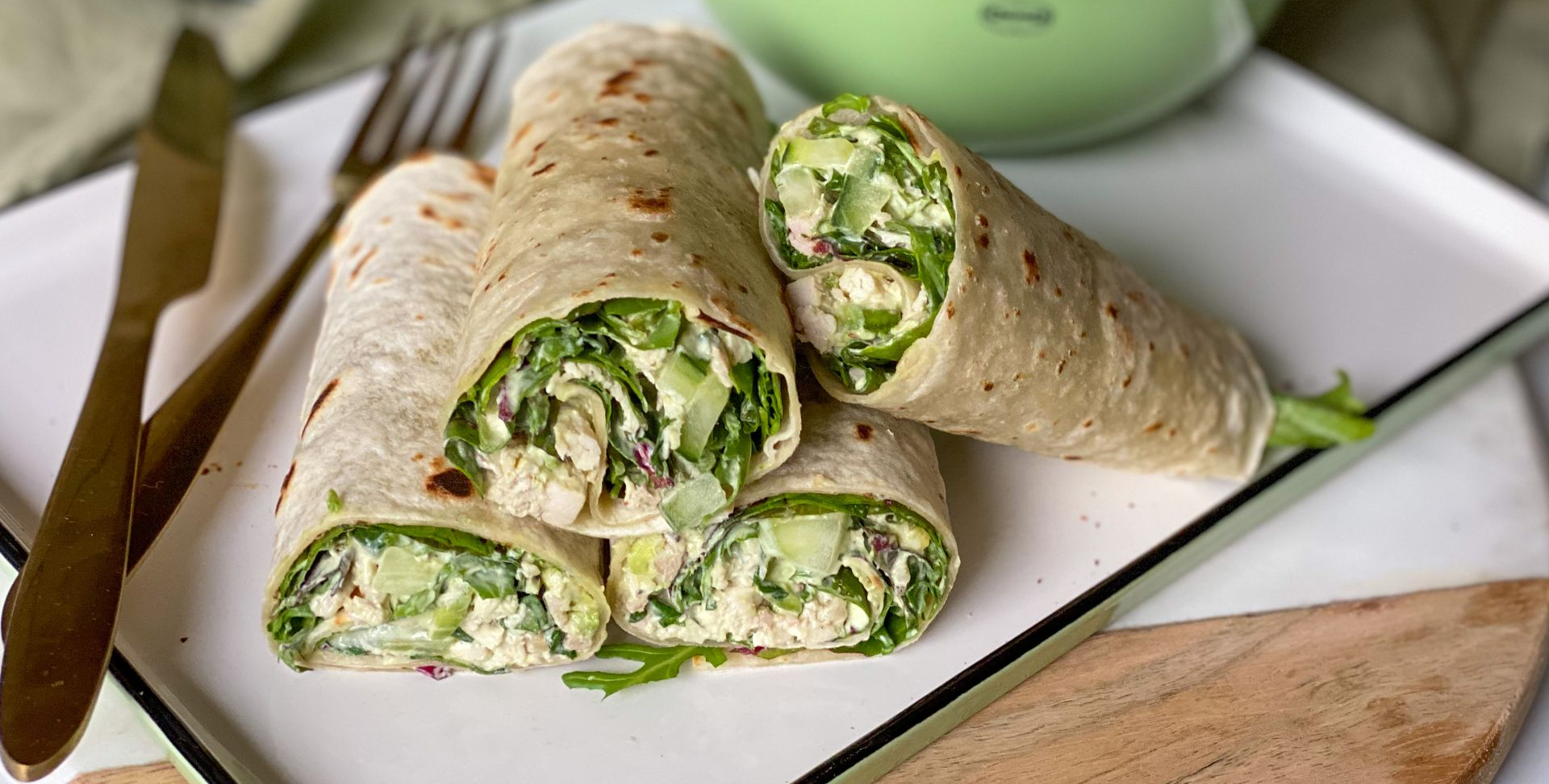 Wrap met groenten, kaas en kip