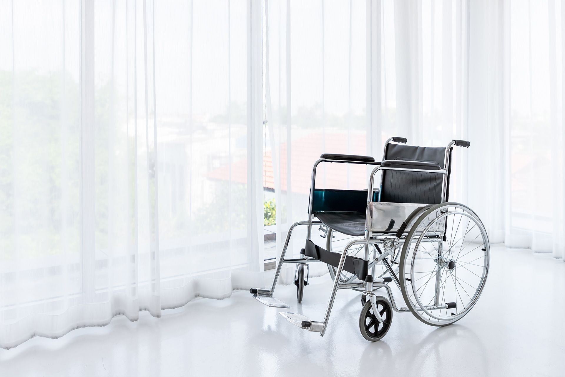 Expert reviewing injury case records