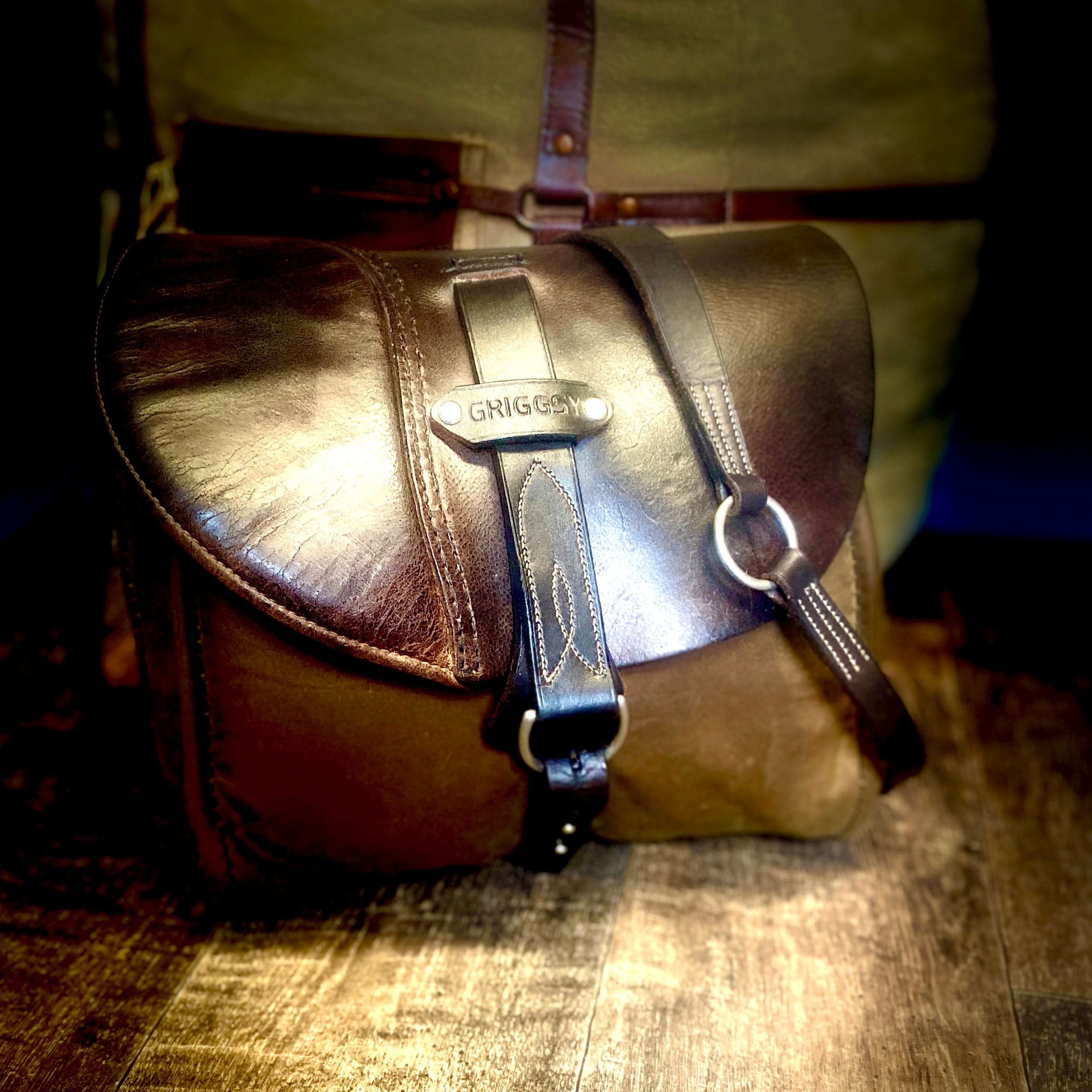 saddle wax cotton Griggsy bag adjustable from crossbody to shoulder bag