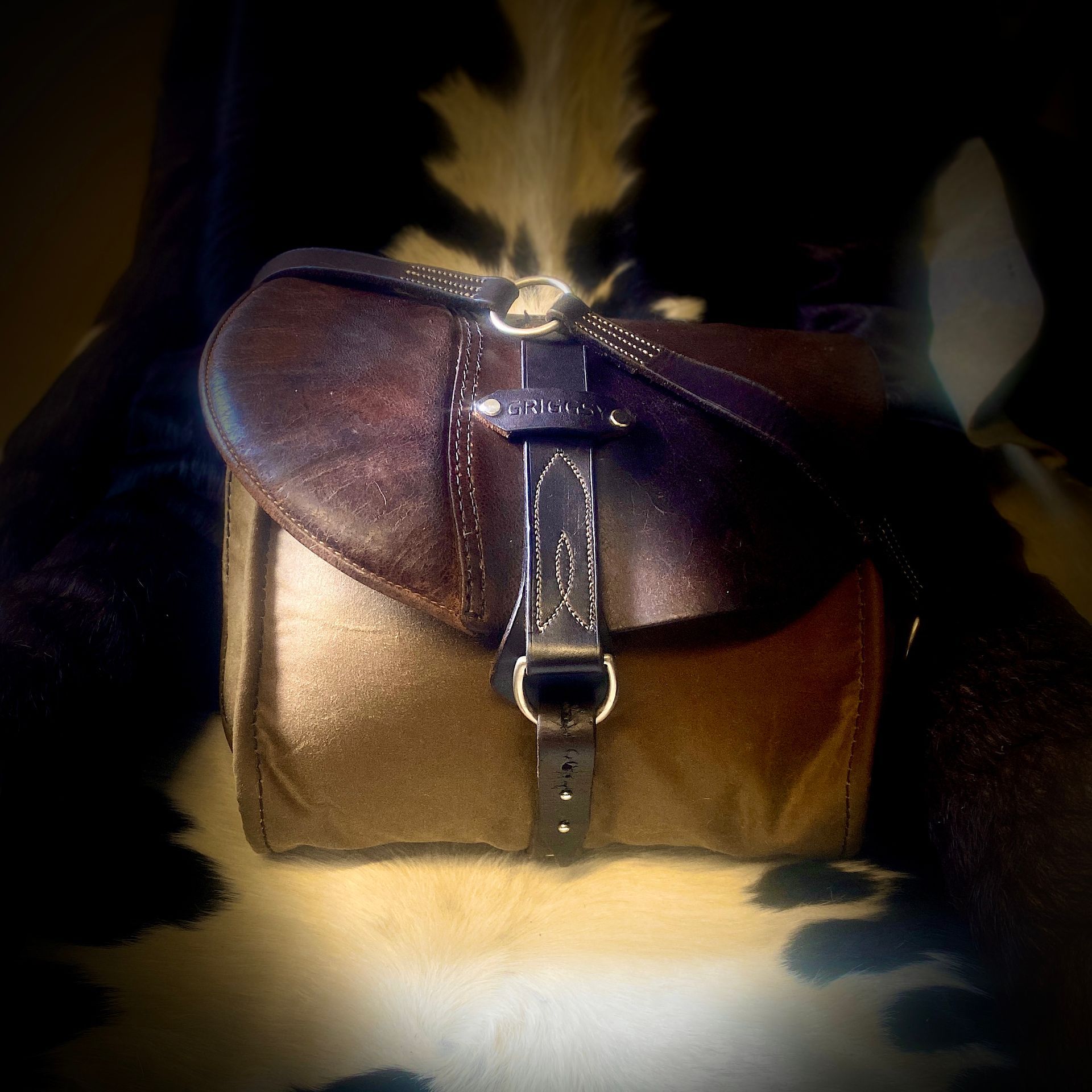 saddle wax cotton Griggsy bag adjustable from crossbody to shoulder bag