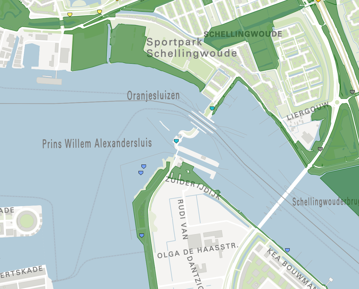 Kaartweergave van de Prins Willem-Alexanderlock en de omliggende waterwegen, wegen en groene gebieden in Schellingwoude.