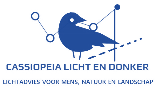 Blue bird logo with circles and lines, text: “CASSIOPEIA LICHT EN DONKER” and “LICHTADVIES VOOR MENS, NATUUR EN LANDSCHAP”