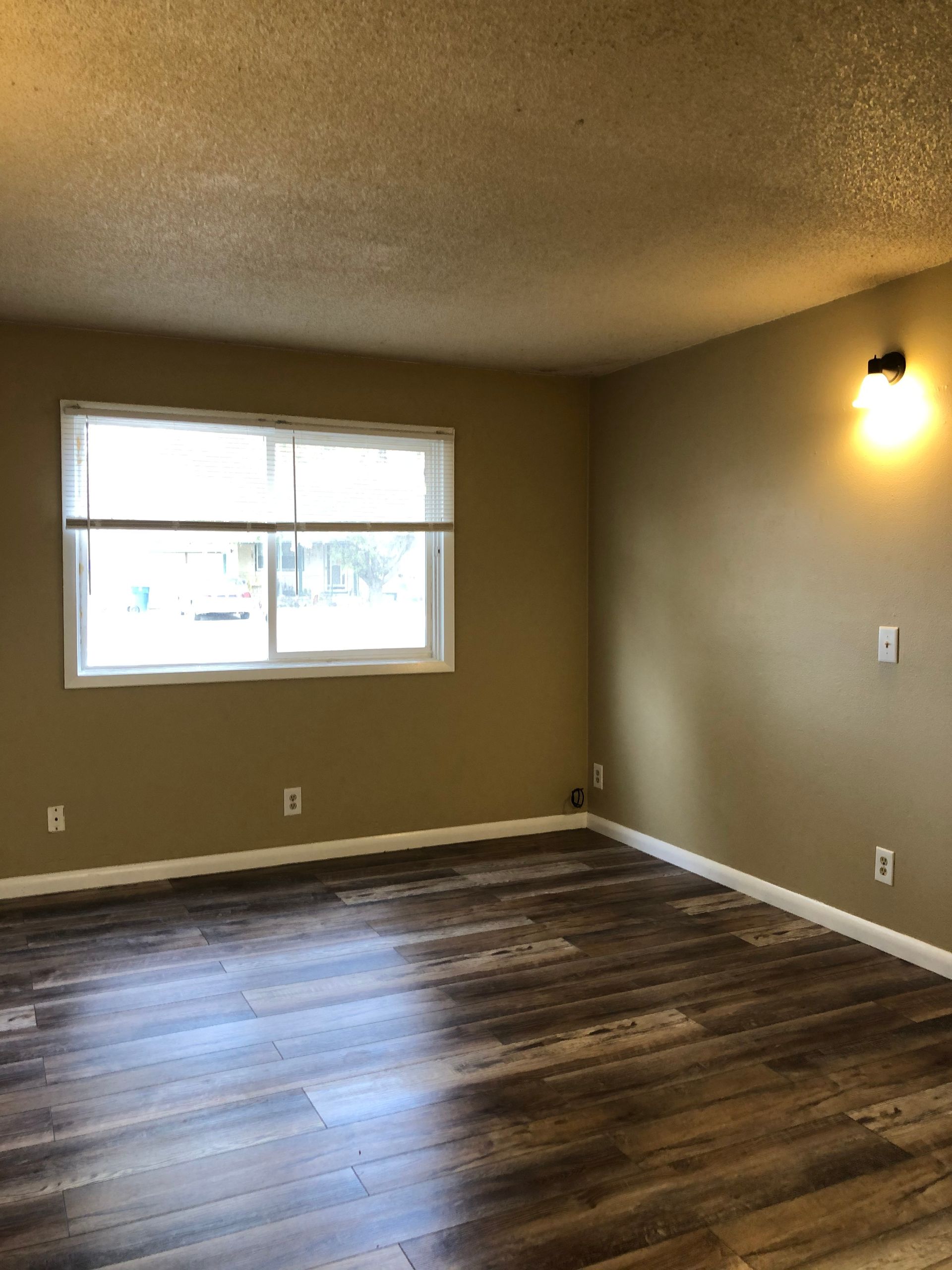 Skyview Apartments - Unfurnished bedroom 02