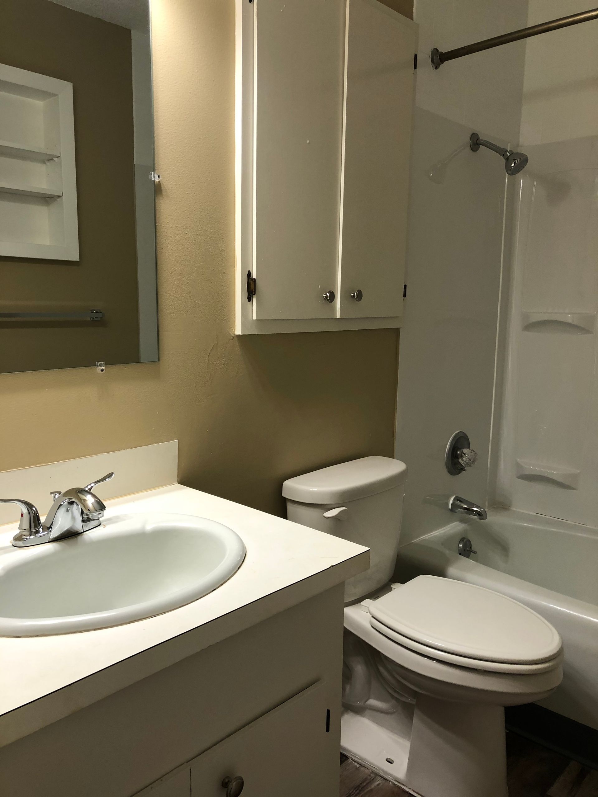Skyview Apartments - bathroom