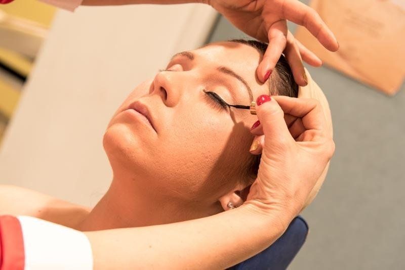 applicazione eyeliner