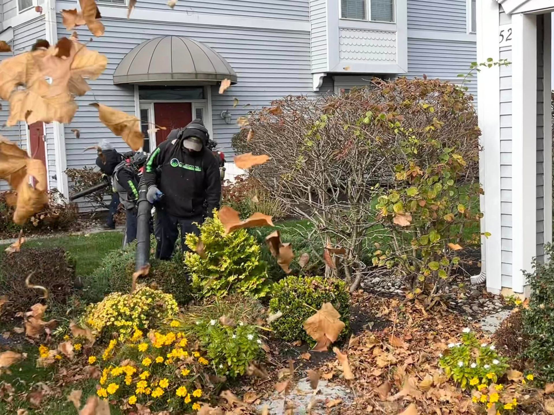 3 Benefits of a Spring Yard Clean Up