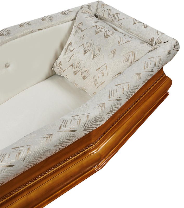 Interno di una bara di legno lucidato; biancheria da letto bianca e poggiatesta decorato.