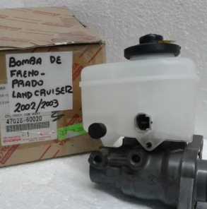 Cilindro maestro de freno para Land Cruiser 2002/2003 junto a la caja etiquetada
