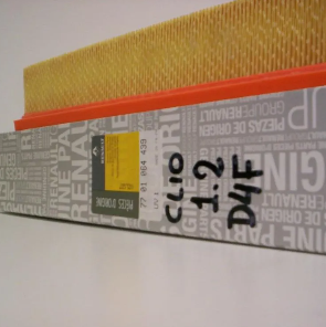Filtro de aire gris para horno con marco naranja y tapa plisada amarilla, etiquetado como “Cloth 1.2” y “DWF”.