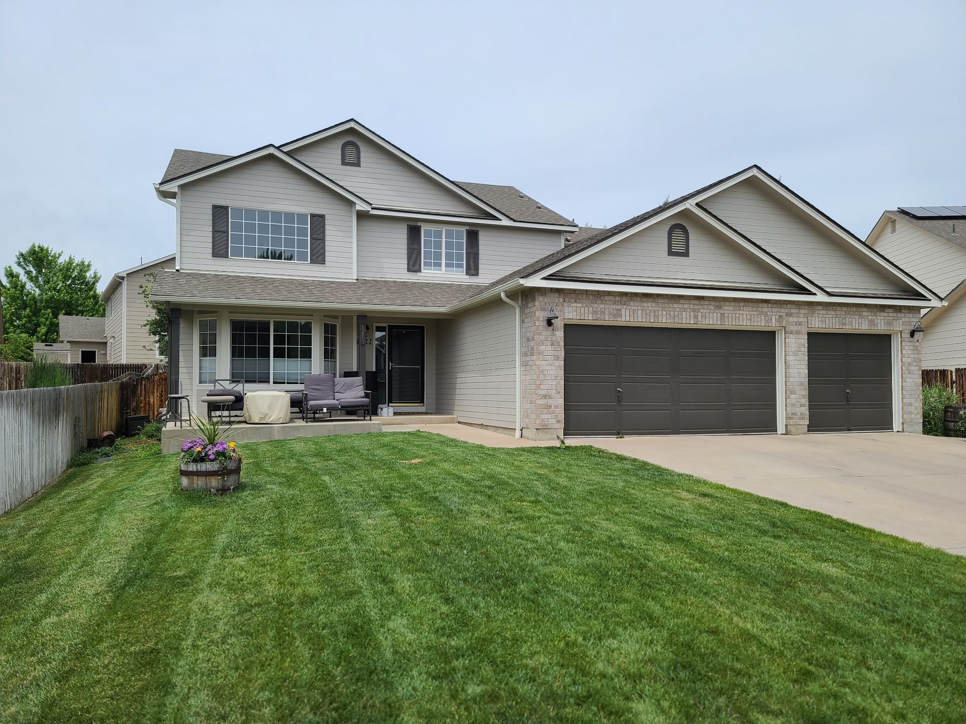 Residential paint company near me, paint contractor near me, residential paint companies, residential exterior painting