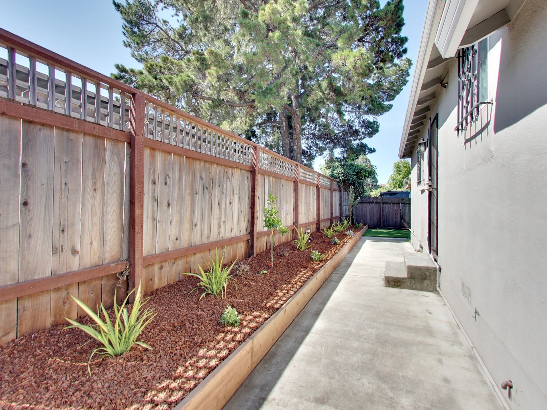 Exterior photo of fence