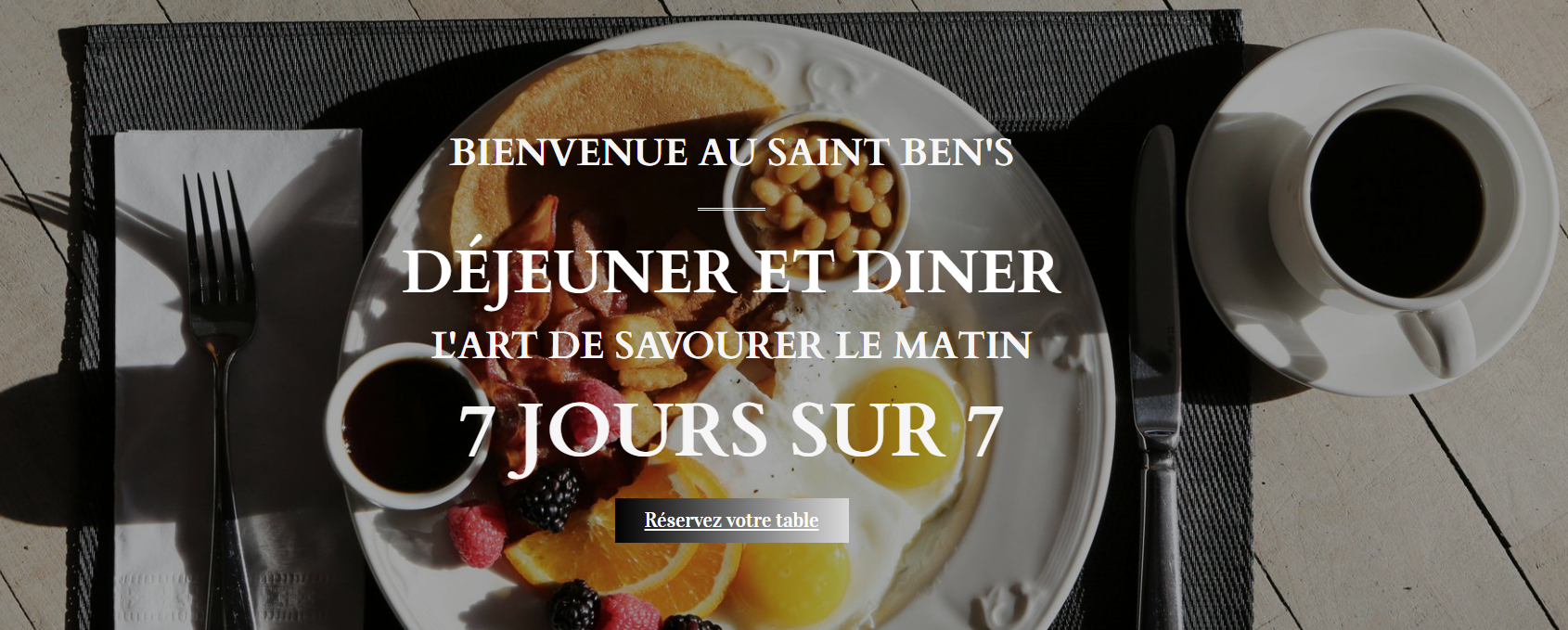 Restaurant table with breakfast and coffee, overlaid French text for all-day brunch and dining.