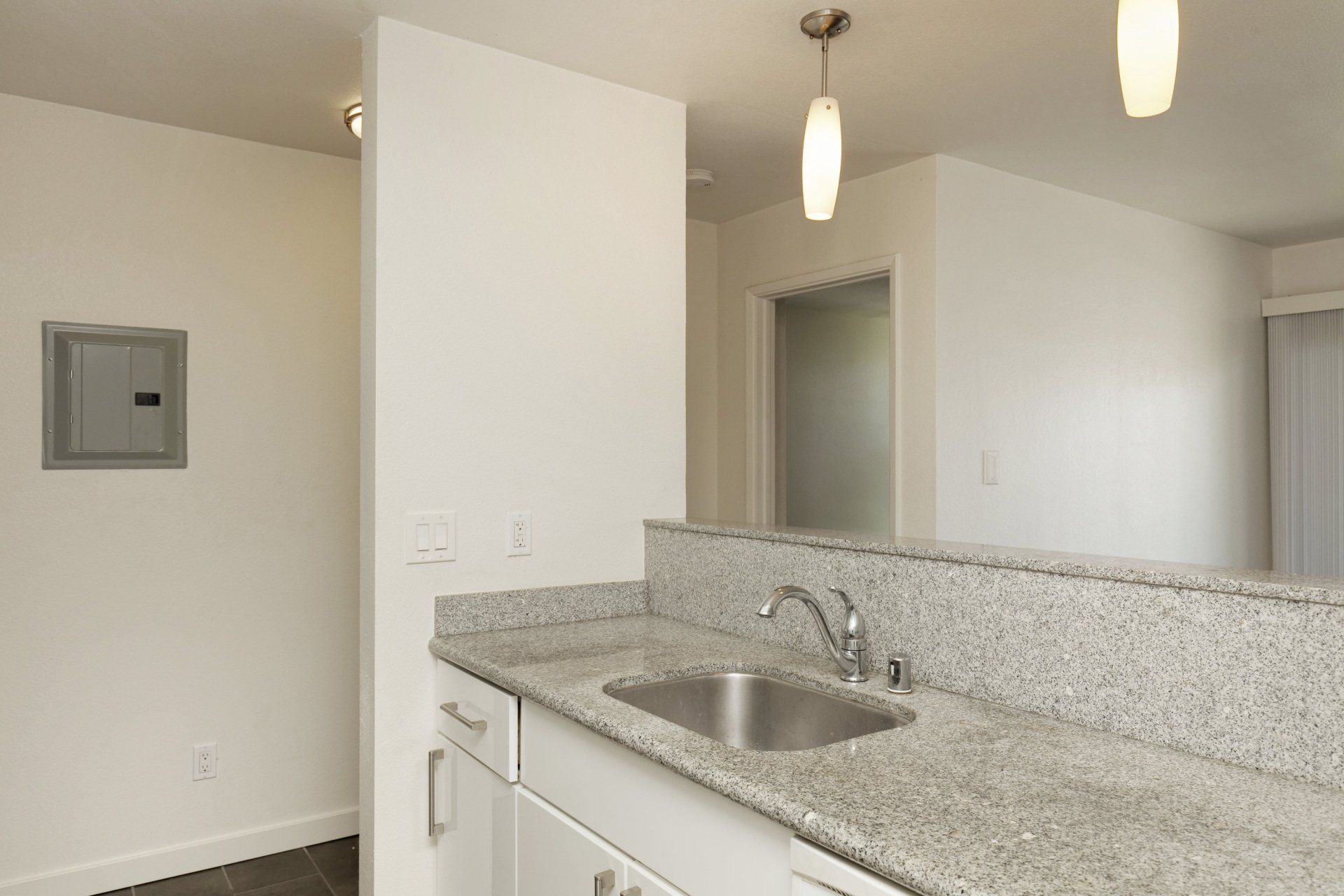 kitchen sink photo