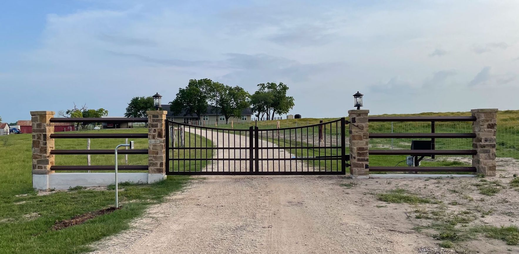RANGER GATE | RANCH MANUFACTURING | CUSTOM ENTRANCE GATES