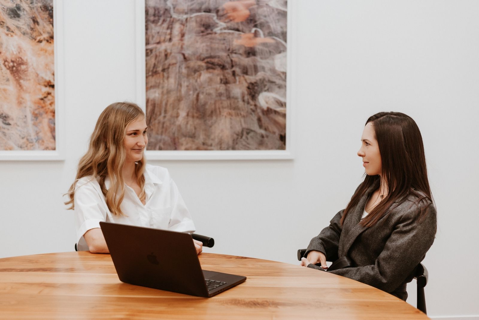 Polina Kozlova discussing a will and estate plan with a client