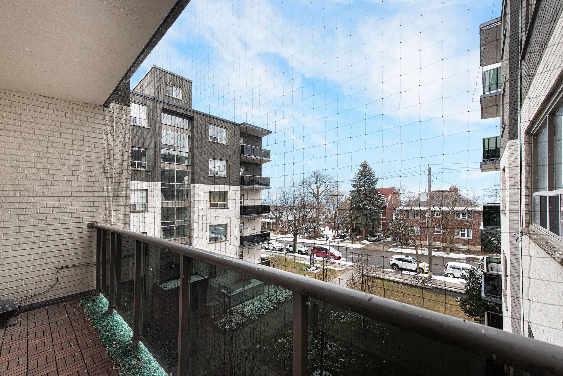 Suite and Building Pictures Gallery 99 & 150 Dowling Ave, Toronto