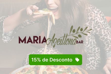 Mulher comendo pizza, logotipo do Maria Azeittona Bar e um botão verde com 15% de desconto.