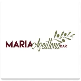 Logotipo com a inscrição “Maria Azeitona Bar” em tons de bordô e verde-oliva, com um ramo de oliveira sobre fundo branco.