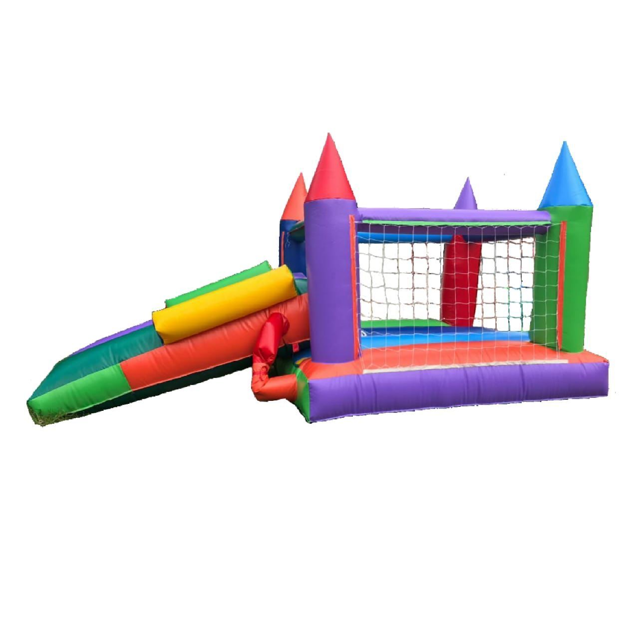 Una casa inflable vibrante y multicolor con un tobogán y pilares de esquina, aislada sobre un fondo blanco.