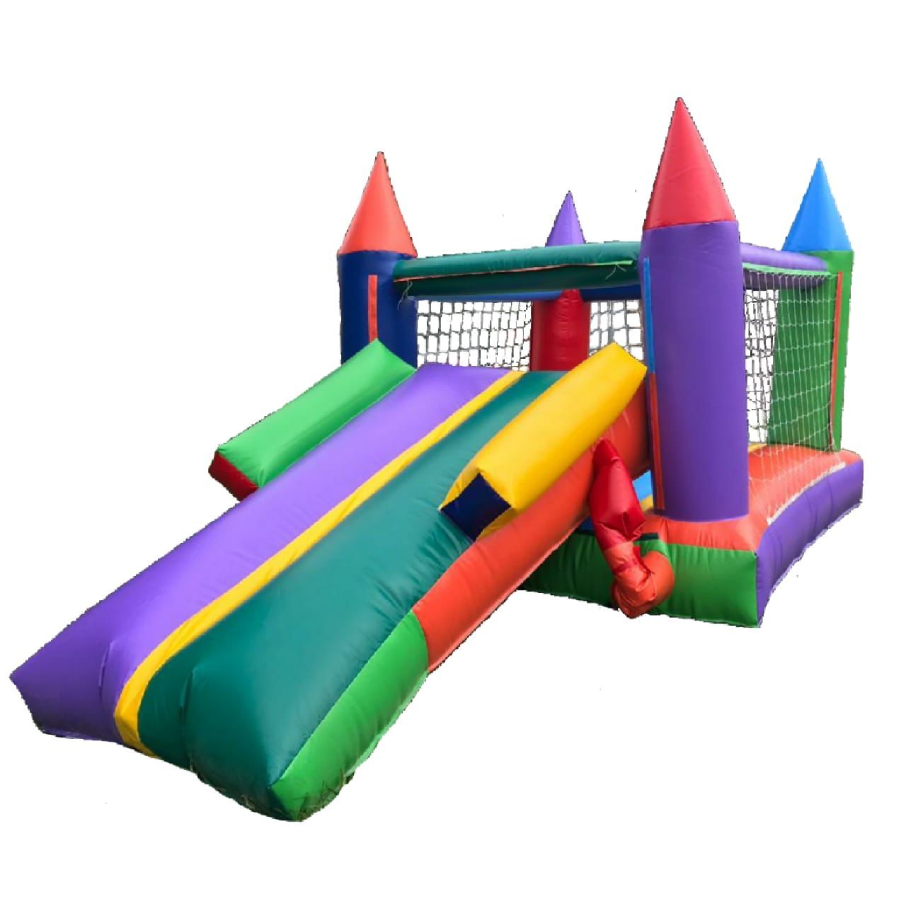 Una casa inflable vibrante y multicolor con un tobogán y pilares de esquina, aislada sobre un fondo blanco.