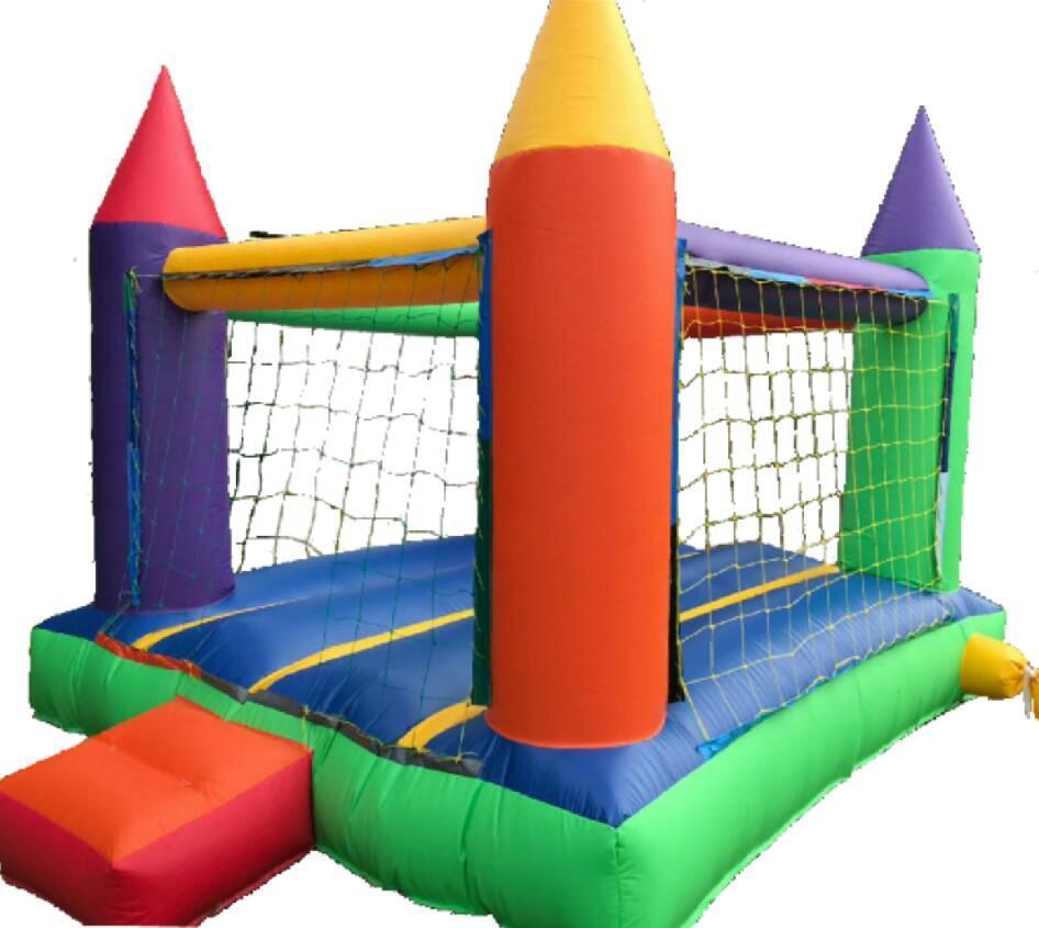 Un castillo inflable colorido con una base verde, pilares morados y verdes y un pilar central rojo